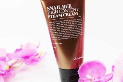 Benton Snail Bee High Content Steam Cream mit 64% Schneckenschleim