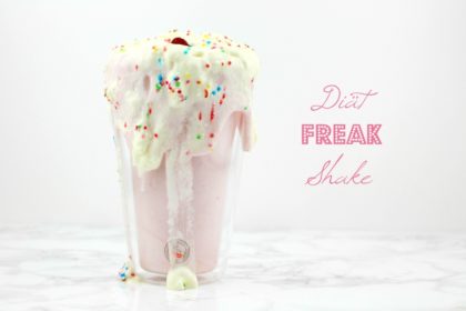 Cremiger Diät Shake Erdbeer: So freaky schmeckt der Sommer!