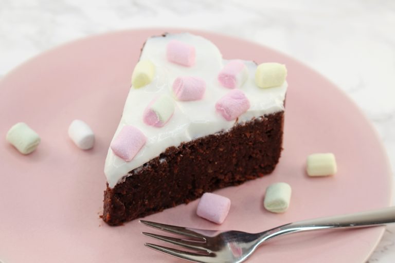 Schoko Rüblikuchen: Low Carb Karottenkuchen ohne Zucker mit Frosting