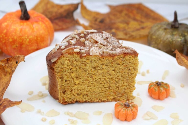 Saftiger Mandel Kürbiskuchen ohne Mehl und Zucker | glutenfrei backen