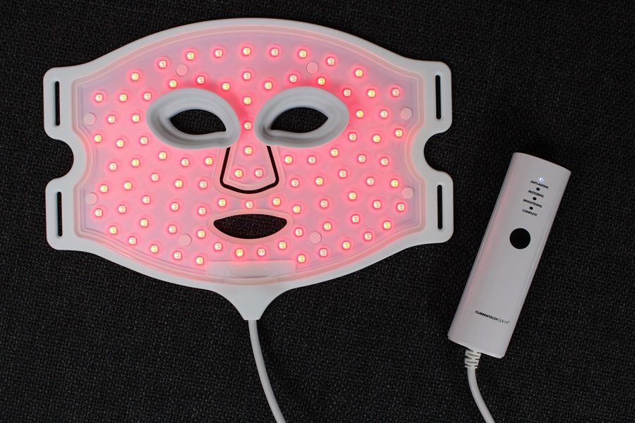 CurrentBody Skin LED 4-in-1 Zonen Mapping Gesichtsmaske, LED Maske gegen Falten, LED Maske gegen Pigmentflecken, LED Maske gegen Rosacea, LED Maske gegen Augenringe, LED Maske gegen Couperose, LED Maske Test, CurrentBody Skin LED Lichttherapie Maske