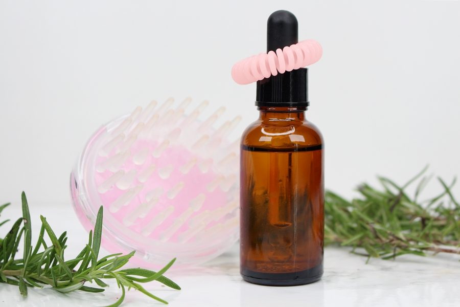 Hilft Rosmarinöl gegen erblich bedingten Haarausfall, Rosmarinöl gegen Haarausfall, Rosmarinöl Haarwachstum, Hausmittel gegen Haarausfall