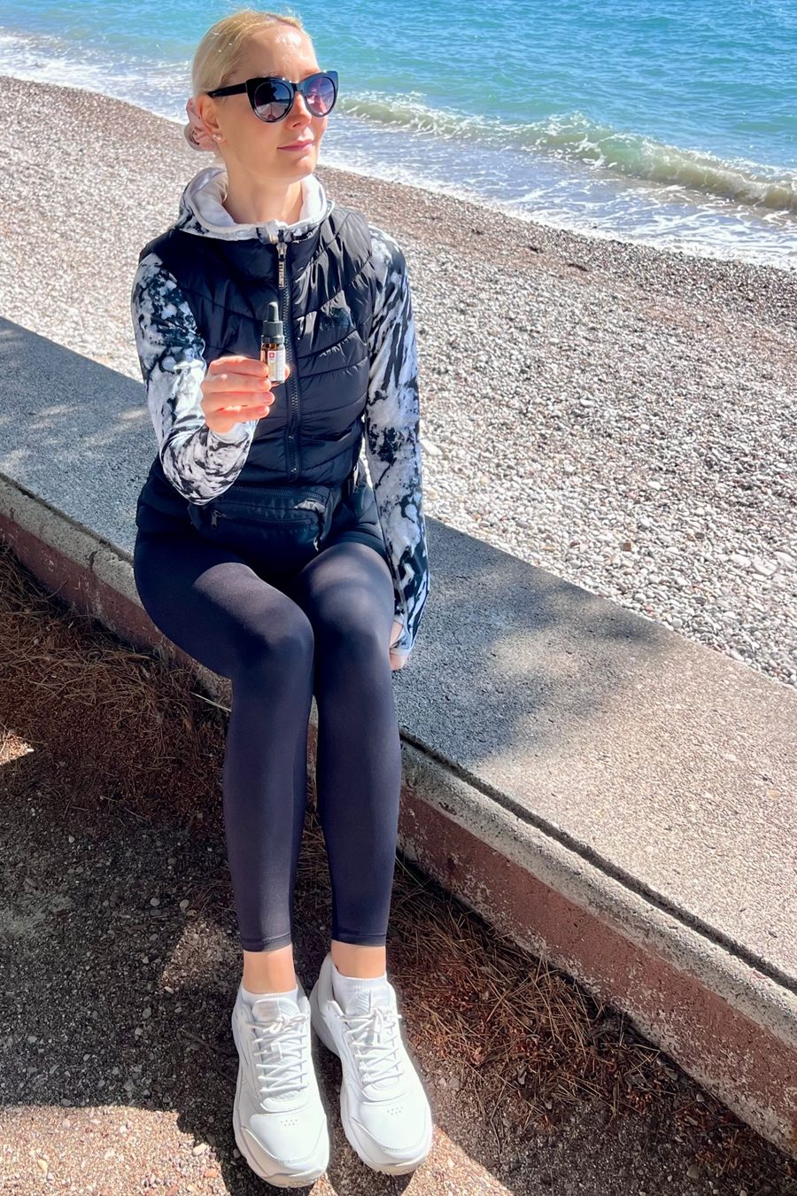 CBD Öl Migräne, CBD Öl gegen Migräne Erfahrungen, CBD Tropfen Kopfschmerzen, SWISS FX CBD Öl Test, CBD Öl mit Geschmack, natürliche Migräne Behandlung, CBD Öl Wirkung Migräne, Schlaf verbessern Migräne, Ernährung Migräne Tipps , CBD Öl Testsieger, SWISS FX Vanilla Test