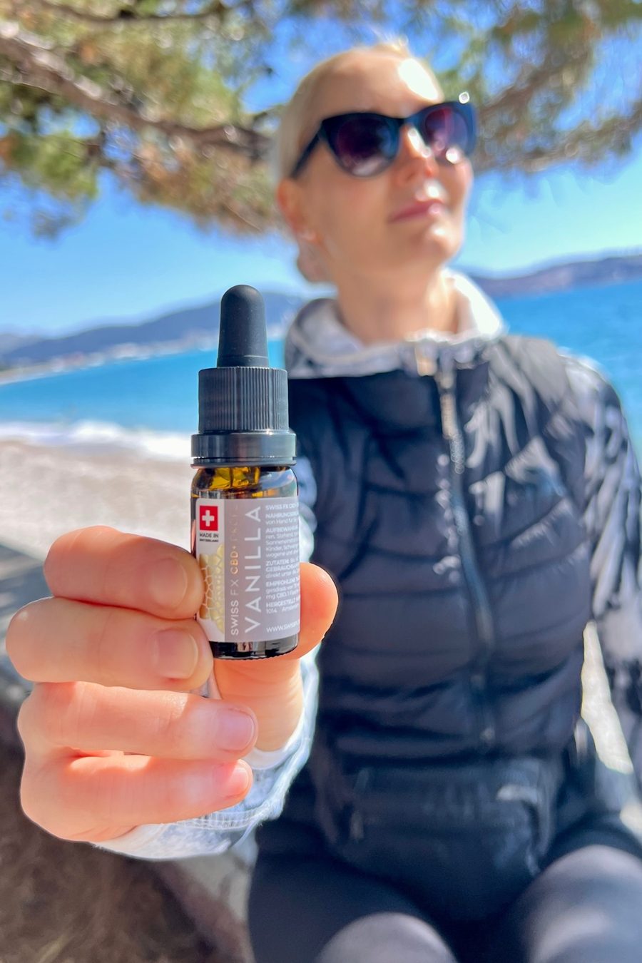 CBD Öl Migräne, CBD Öl gegen Migräne Erfahrungen, CBD Tropfen Kopfschmerzen, SWISS FX CBD Öl Test, CBD Öl mit Geschmack, natürliche Migräne Behandlung, CBD Öl Wirkung Migräne, Schlaf verbessern Migräne, Ernährung Migräne Tipps , CBD Öl Testsieger, SWISS FX Vanilla Test